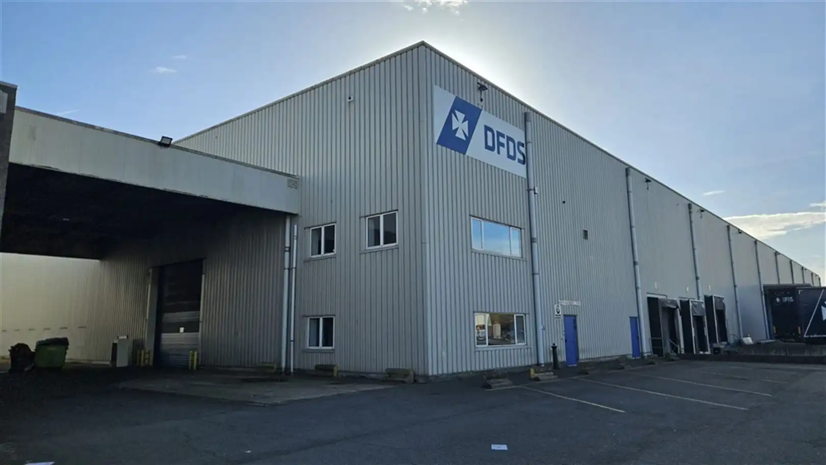 Logistieke units met kantoren foto 2