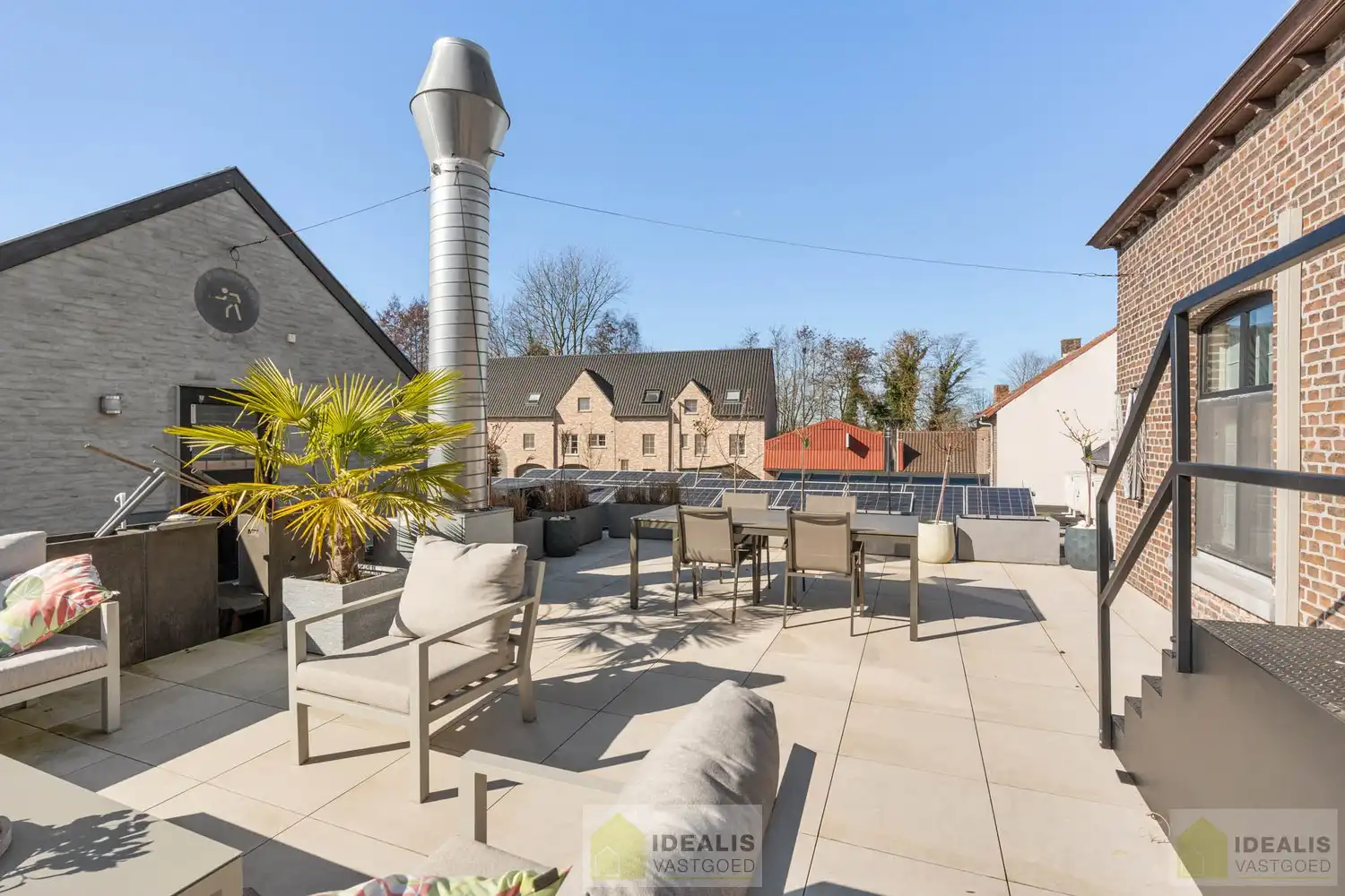 IDEALIS VASTGOED - Gerenoveerd duplex appartement gelegen op het Itterplein in het Brouwershof, kortom wonen op een unieke locatie in een pand met een rijke geschiedenis!! Dit ruime duplexappartement omvat maar liefst ca.155m² bewoonbare oppervlakte en voorzien van een ruime woonkamer met aansluitend keuken, badkamer voorzien van bad en douche, 3 slaapkamers en ruim dakterras. Uiterst geschikt voor kandidaten op zoek naar een instapklaar duplex appartement op een toplocatie midden in hartje Opitter, Bree! foto 27