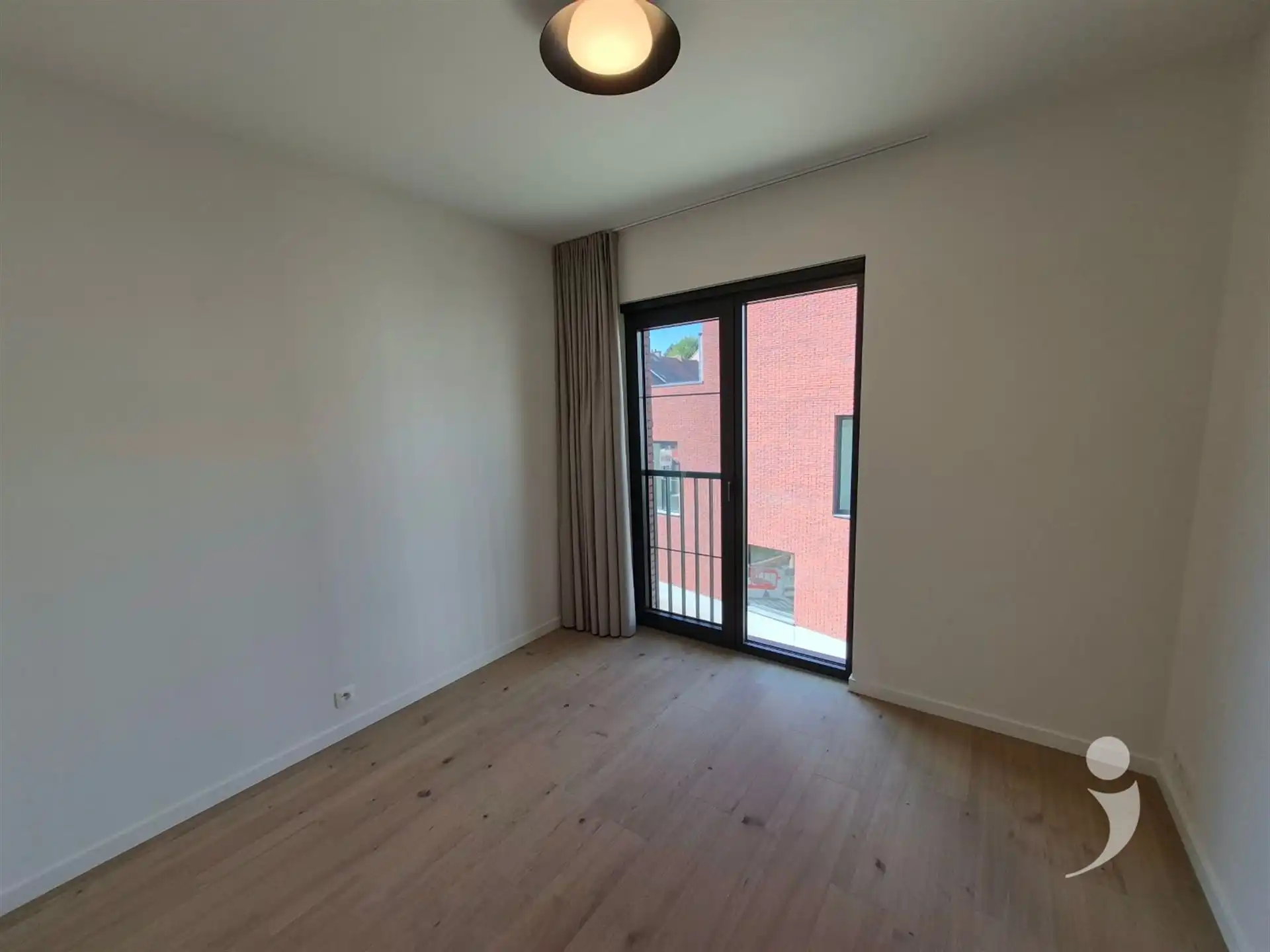 Nieuwbouw appartement met dubbele staanplaats voor de wagen foto 9