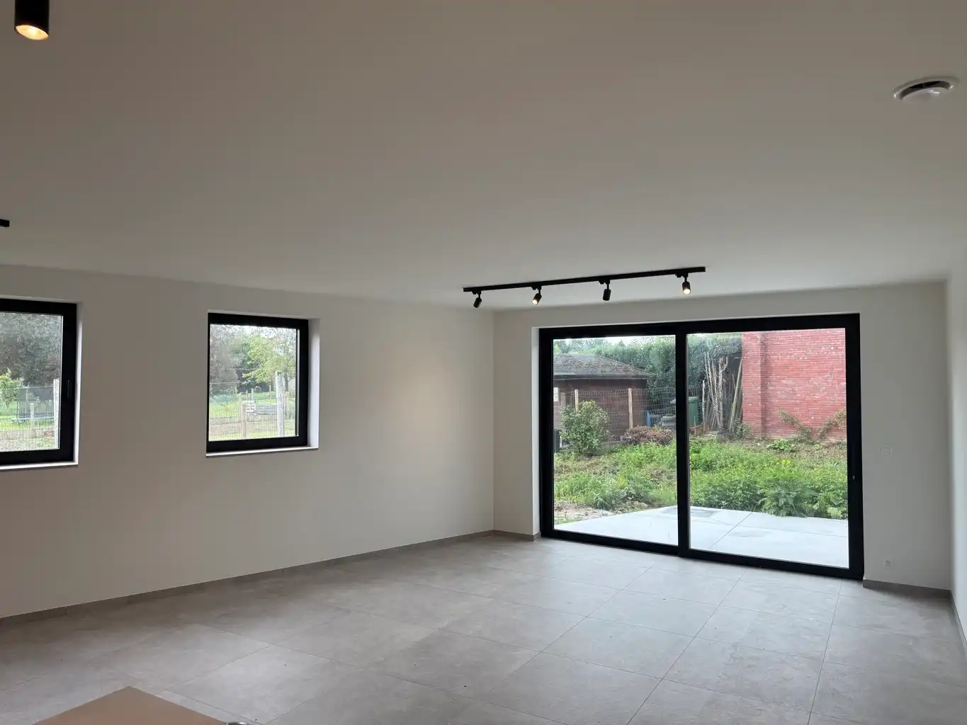 Nieuwbouw app. met 2 slpks, terras, tuin en 2 staanplaatsen foto 5