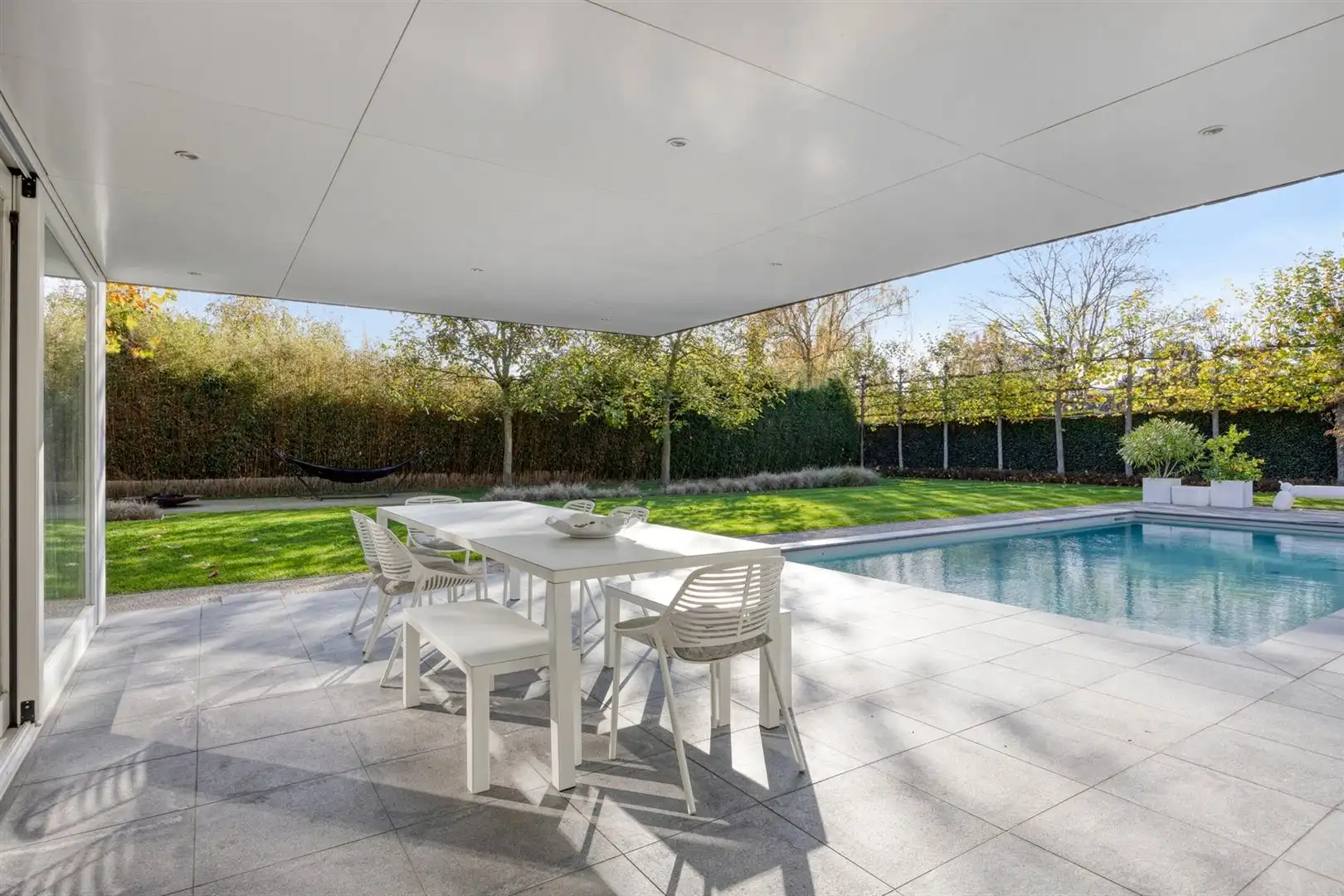 Rustig gelegen, luxueus afgewerkte villa met zwembad en 5 slaapkamers. foto 11