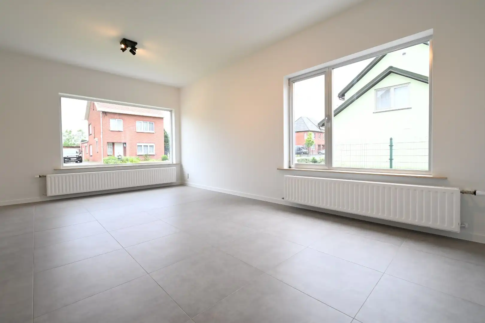 Zorgvuldig gerenoveerde vrijstaande woning met veranda en leuke tuin op 5a24ca te Munsterbilzen foto 9