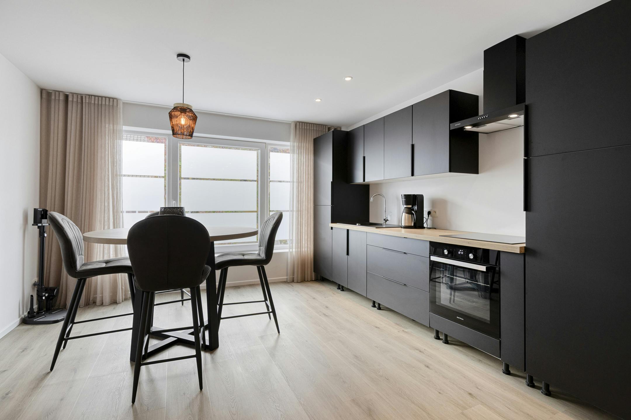 Handelspand met woonst in centrum Lauwe foto 7