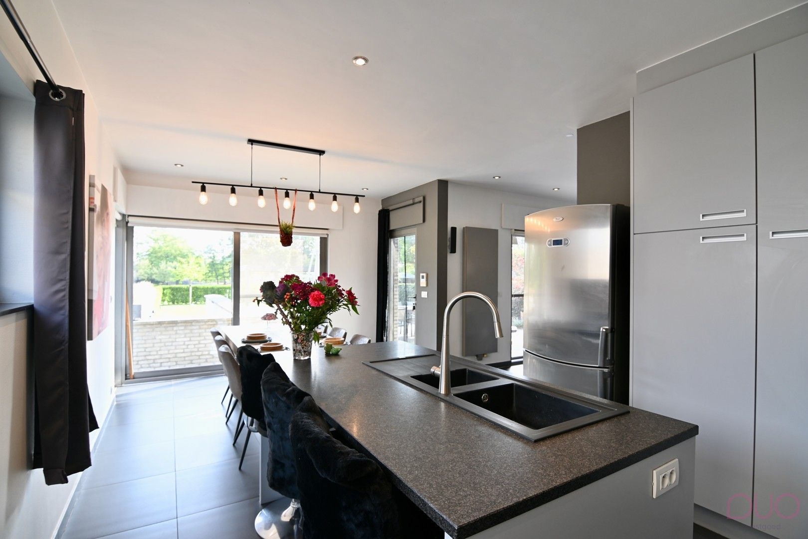 Knappe instapklare villawoning met vijf slaapkamers, verwarmd zwembad op 21a59ca foto 13