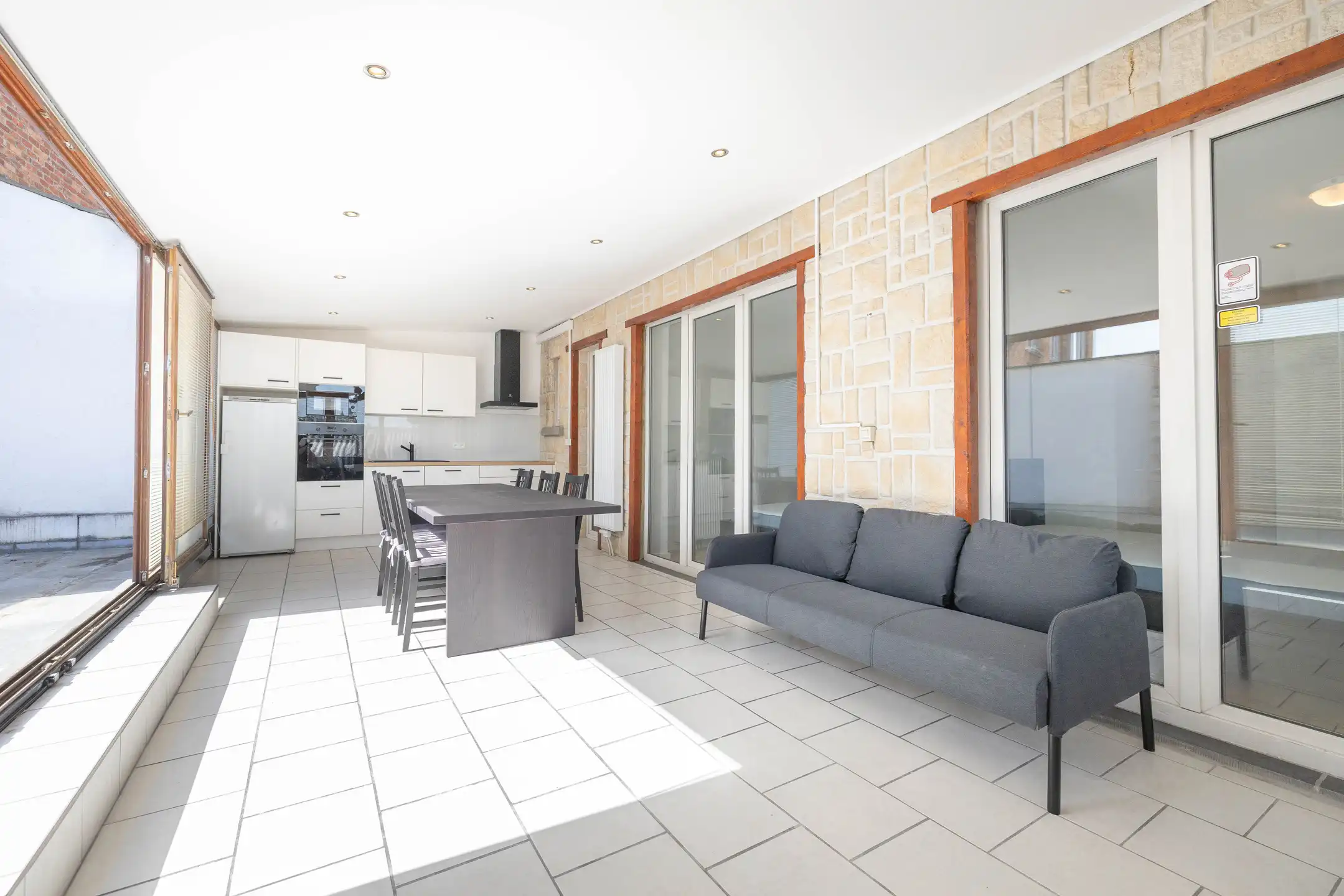 Huis met 5 slaapkamers + 2 studio's + opslagruimte  foto 4