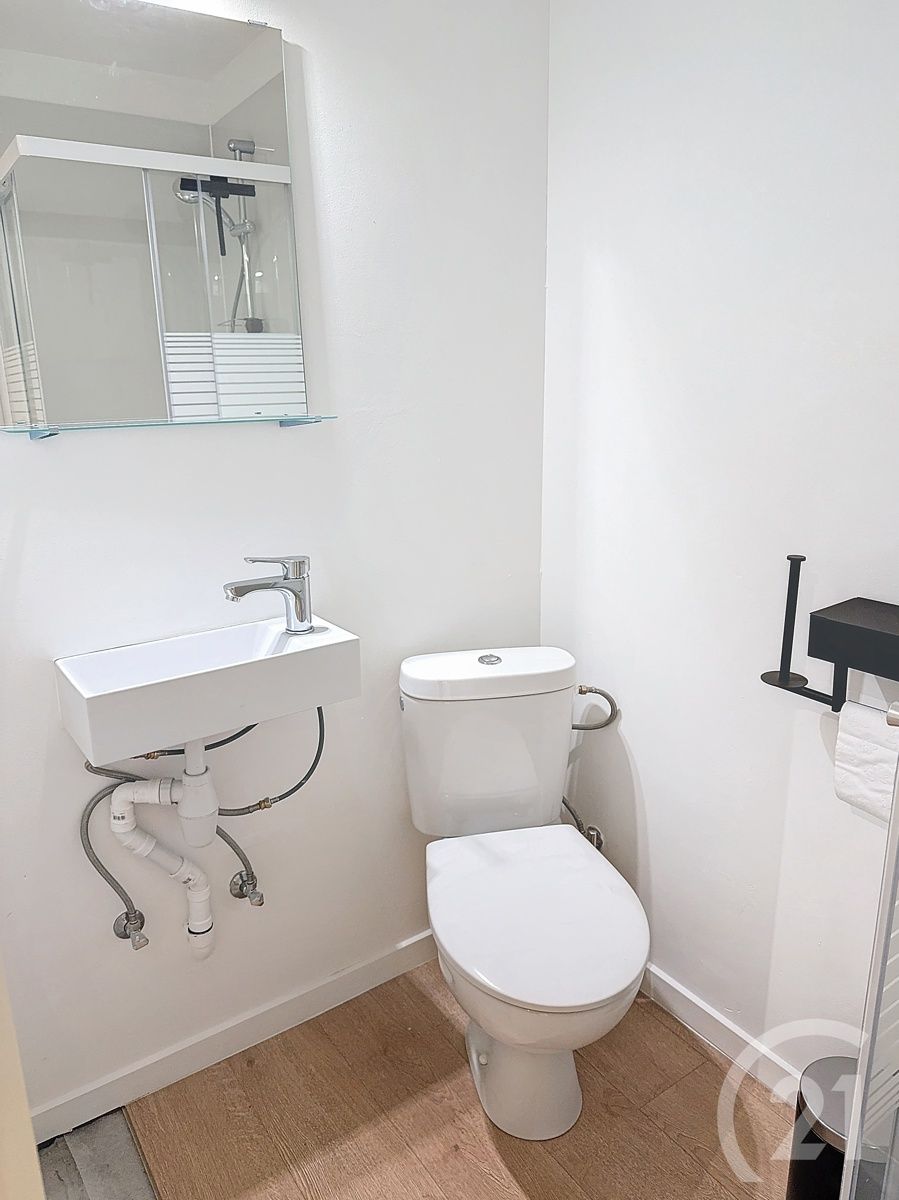 Gelijkvloerse gemeubelde studio met privé-kelder te huur! foto 5