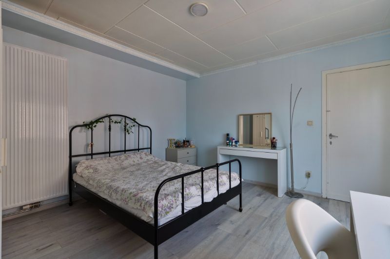 RUIME, LICHTRIJKE ALLEENSTAANDE WONING MET VEEL POTENTIEEL foto 19