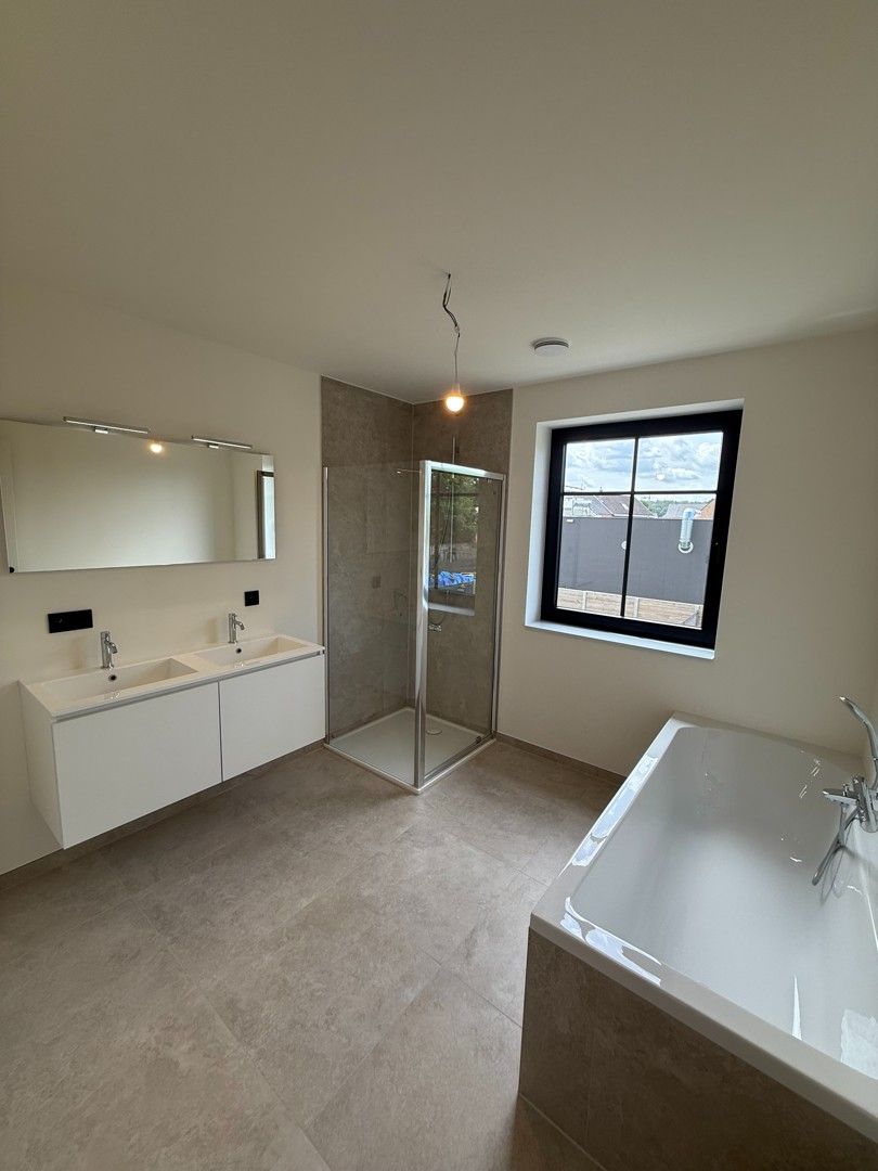 Prachtige BEN-woning met 3 slaapkamers, terras en tuin te Opitter/Bree. foto 19