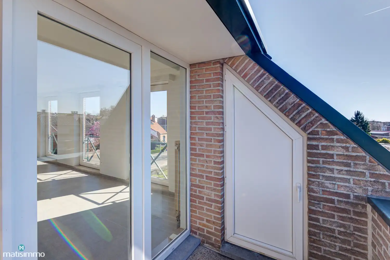INSTAPKLAAR DUPLEX-APPARTEMENT MET 2 SLAAPKAMERS EN GARAGE NABIJ HET CENTRUM VAN BILZEN foto 6