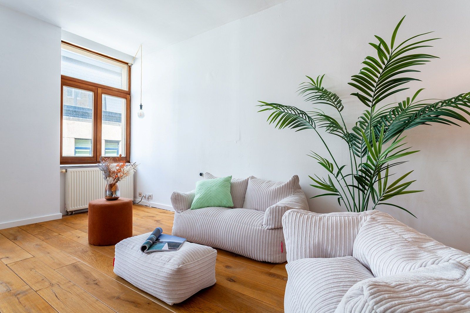 Sfeervolle en instapklare woning met eigentijdse afwerking in Berchem foto 2