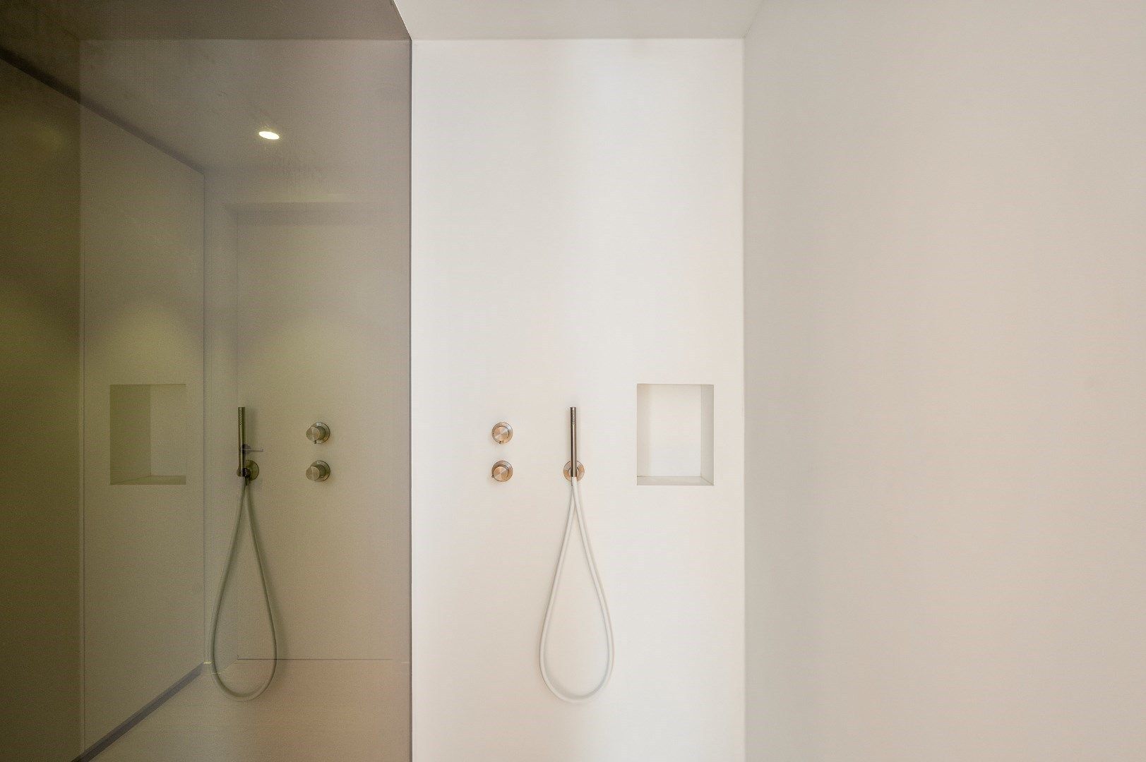 Bezoekmoment op donderdag 29/9 van 19u tot 20u30. Hoogwaardige villa met bedrijfsgebouw op 3704 m². foto 12