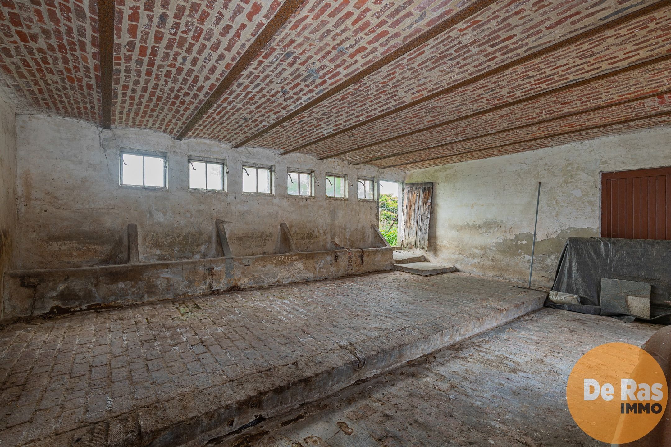 BURST - Te renoveren woning met tal van mogelijkheden foto 27