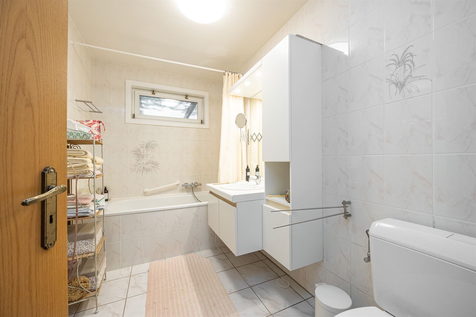 Ruime woning met 3 slaapkamers en grote tuin! foto 9