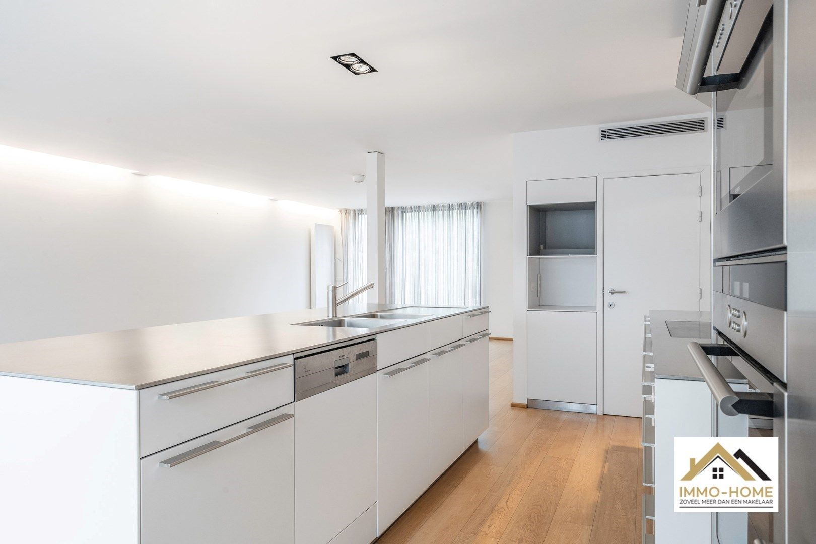 PRAKTIJKRUIMTE/HANDELSRUIMTE MET DUPLEX APPARTEMENT TE ZELE foto 18