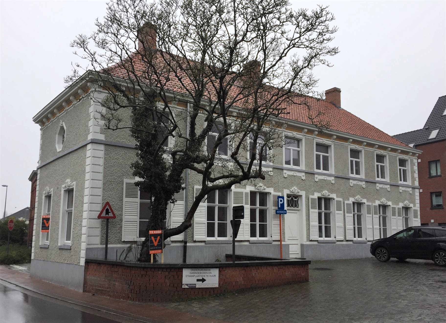 ‘Huis Maes’ is een renovatieproject in een herenhuis bestaande uit 2 ruime appartementen met hoogwaardige afwerking. foto 2