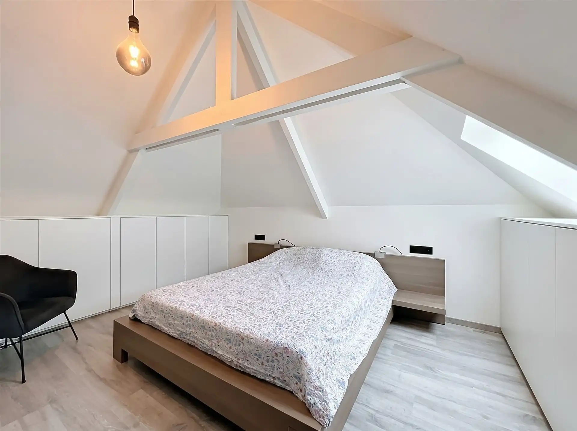 Instapklare gezinswoning met 3 slaapkamers en garage op toplocatie foto 15