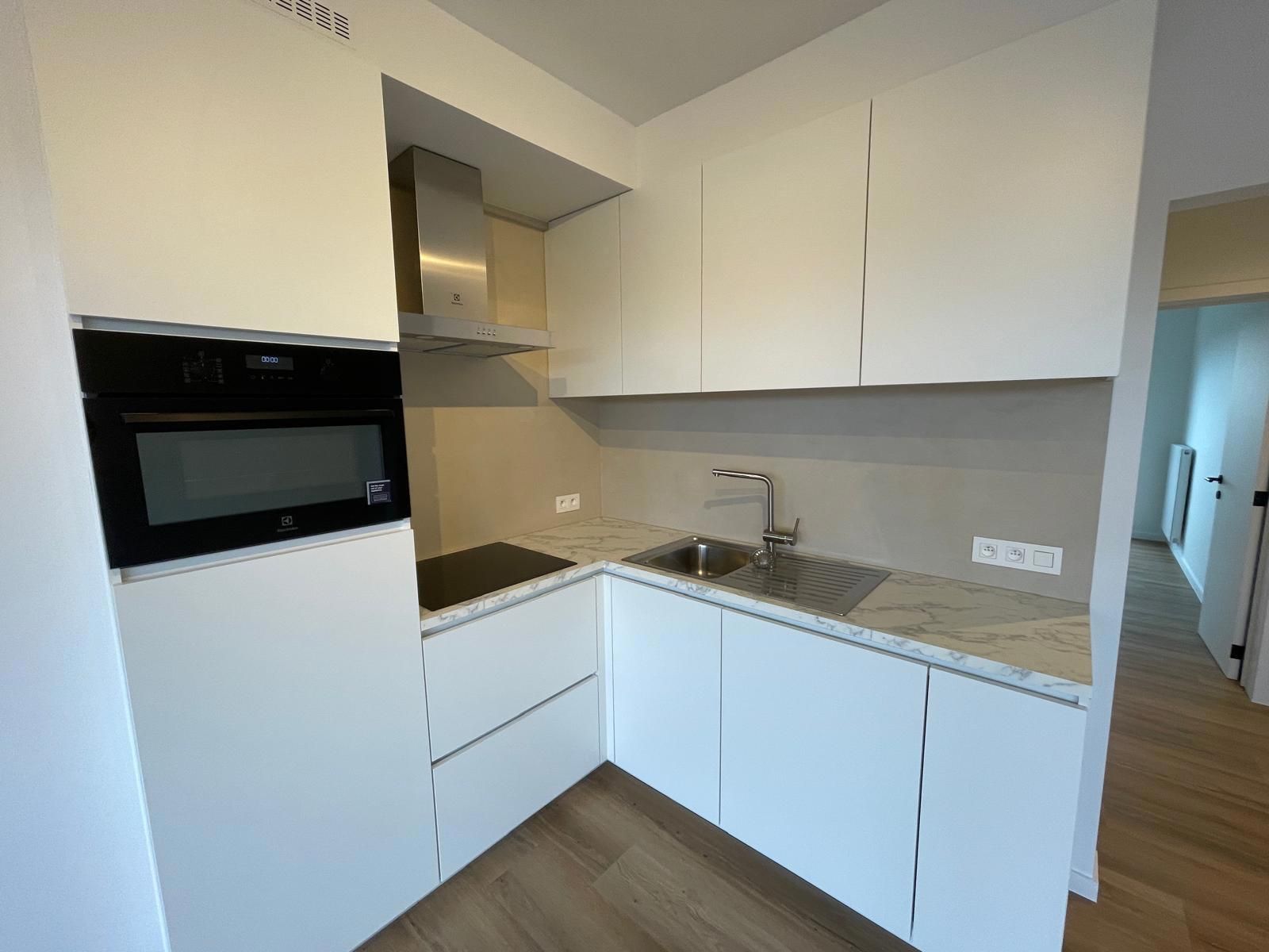 Super leuk volledig gerenoveerd appartement 1 slpk te Tienen foto 3