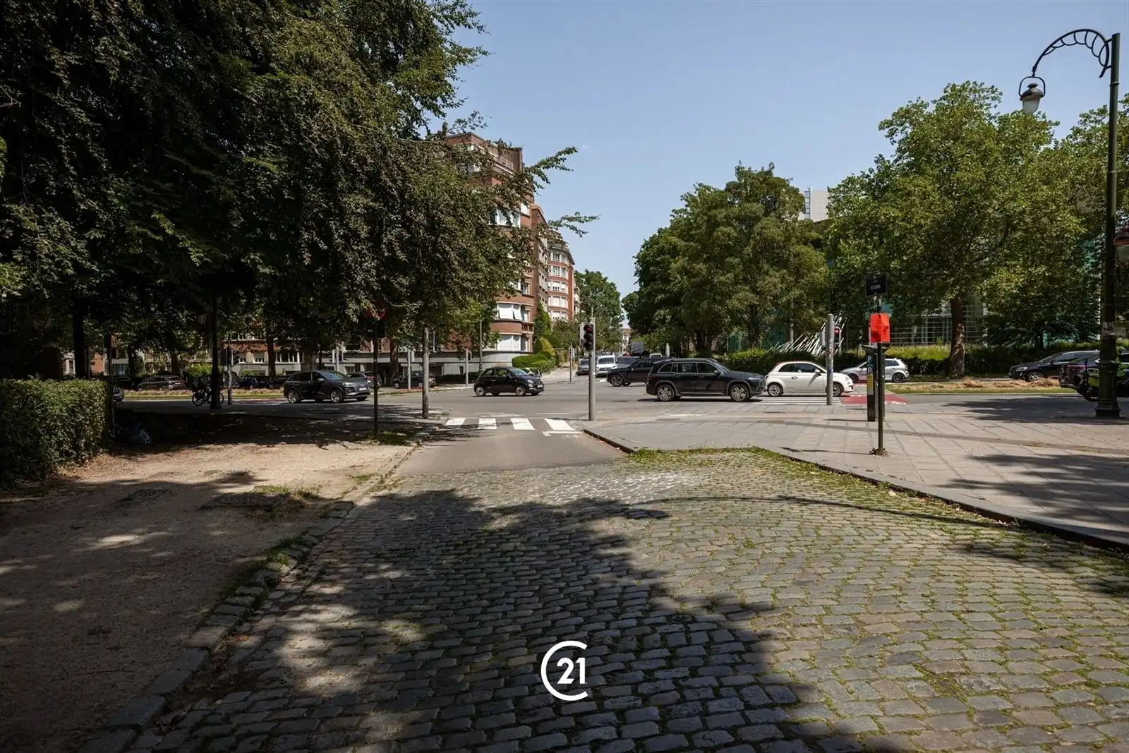 CAMBRE – Uitzonderlijk luxueus gelijkvloersappartement met tuin tegenover Ter Kamerenbos

  foto 30