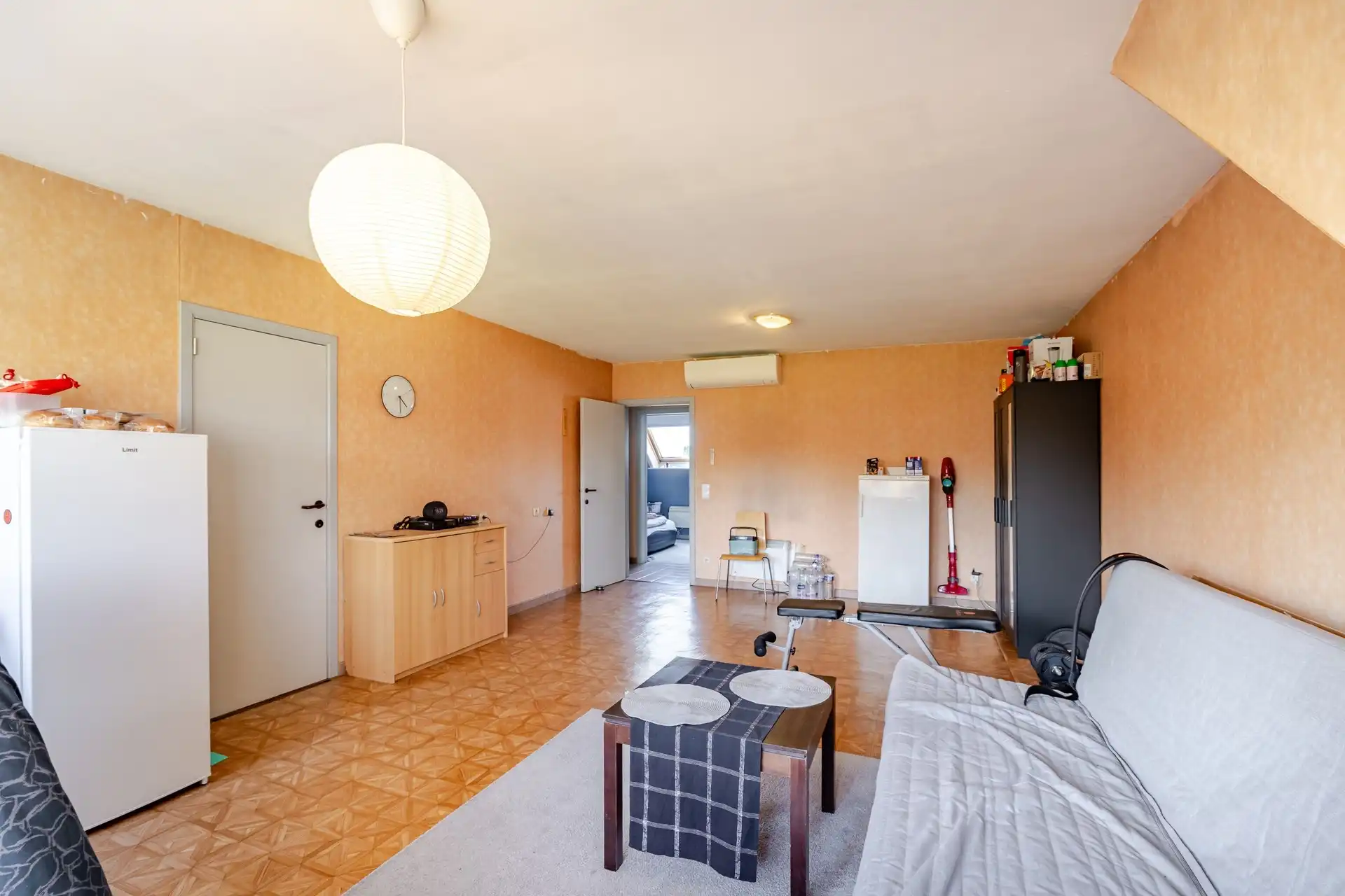 Appartement op de tweede verdieping met twee slaapkamers en garage foto 3
