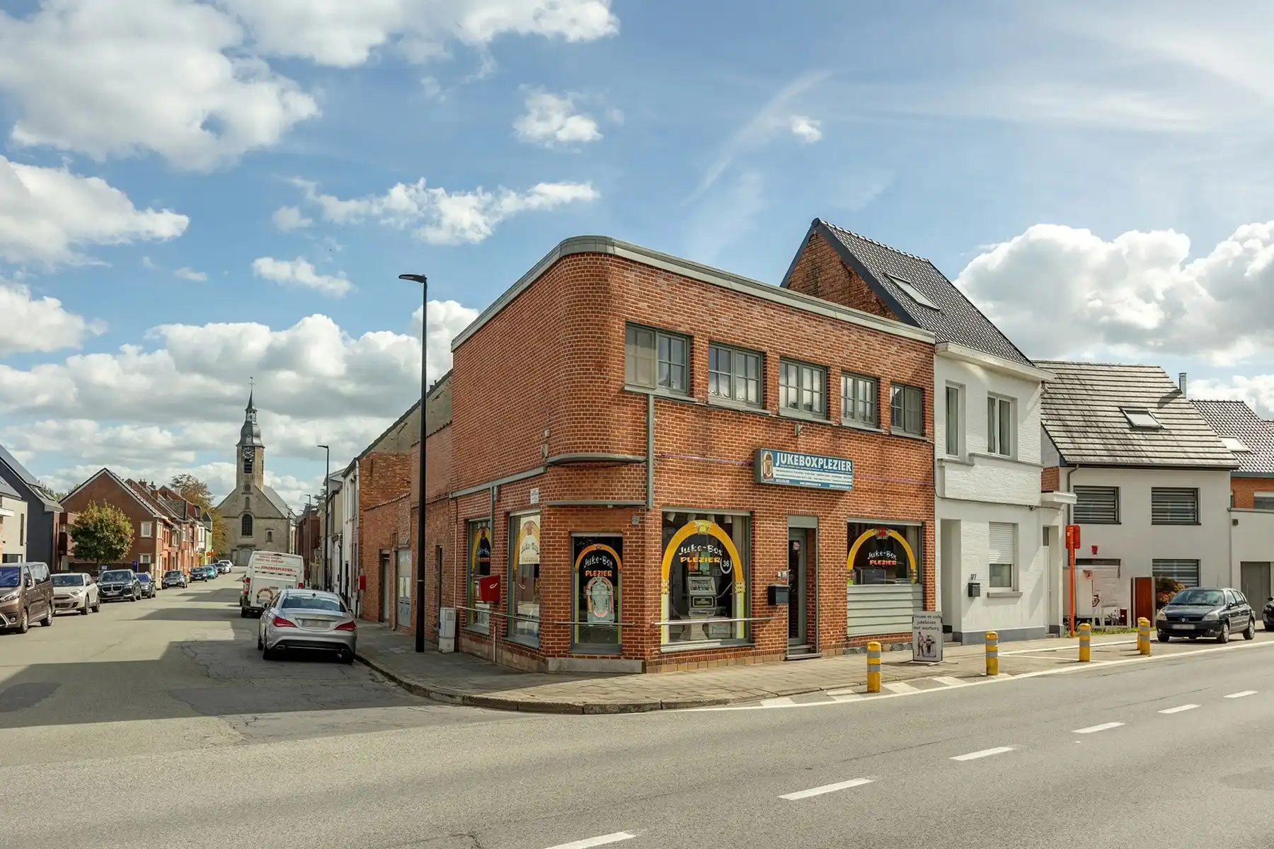 Handelspand met ingericht appartement foto {{pictureIndex}}