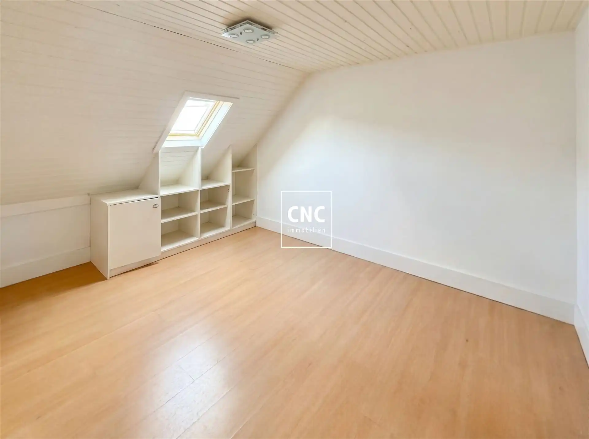 Rijwoning met renovatiepotentieel in het hart van Heist foto 20