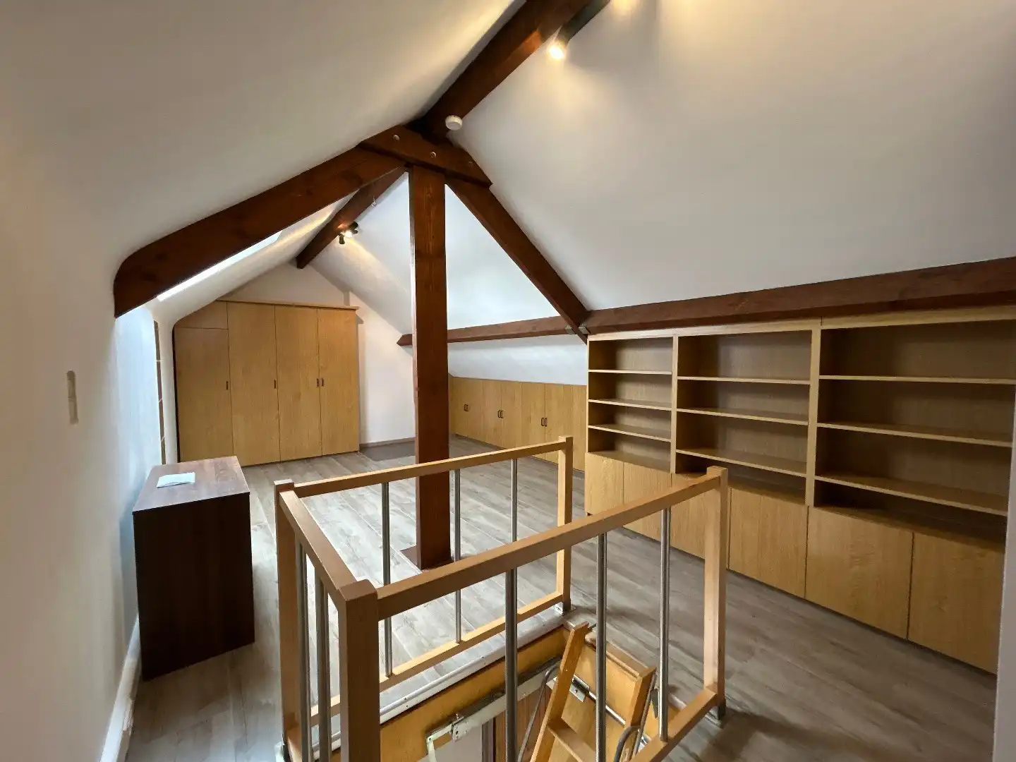 Ruim en lichtrijk dakappartement in Wespelaar centrum foto 8