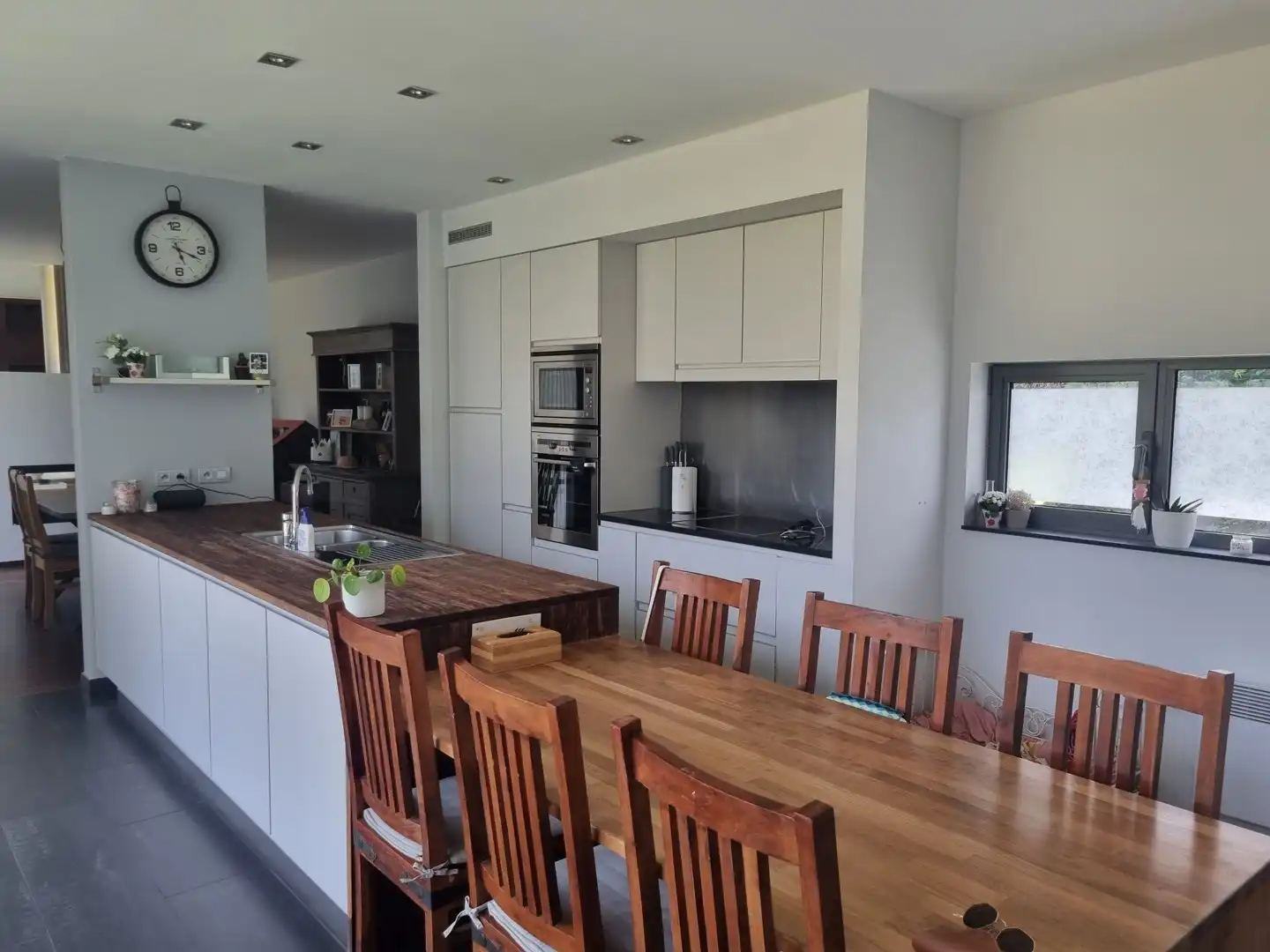 Prachtige, moderne villa gelegen op een perceel van 2.425m² met prachtig uitzicht foto 3