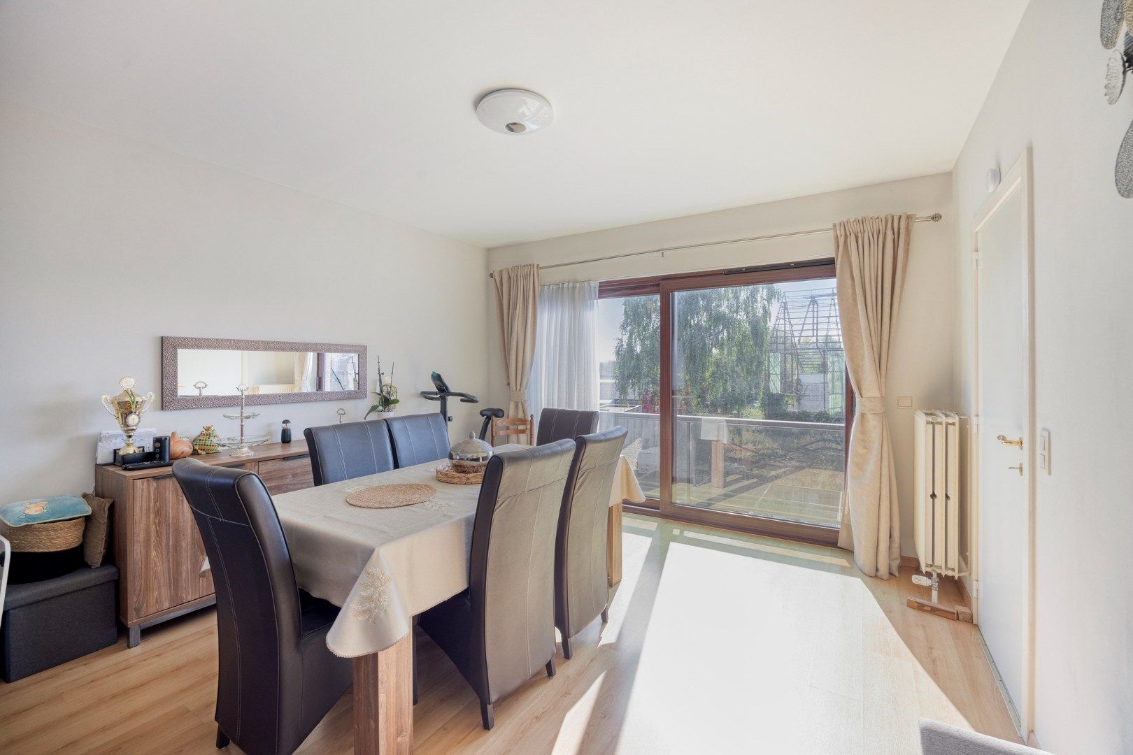 TE KOOP - Op zoek naar een energiezuinige en lichtrijke 2-slpk appartement in Merchtem? Welkom Home! foto 3