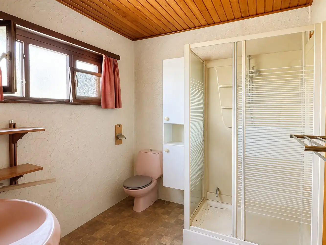Te renoveren woning met 3 slaapkamers, garage en diepe tuin foto 12