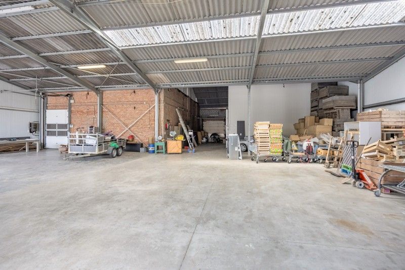 Woning, open bebouwing met naastliggende, grote loods op 18are foto 4