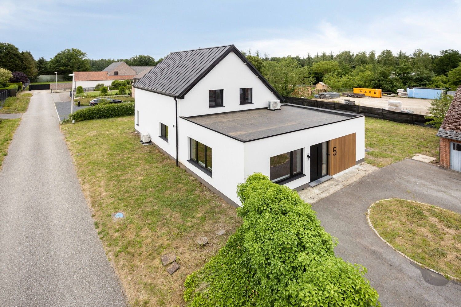 Volledig gerenoveerde woning met 5 slaapkamers en bijgebouw met diverse mogelijkheden foto 5