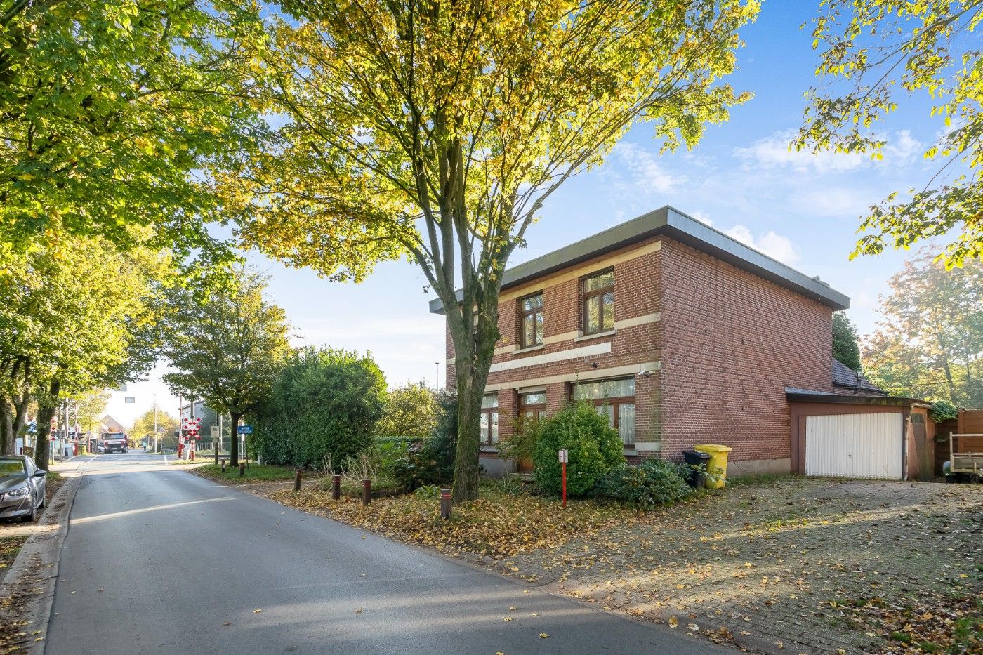 Te renoveren woning met 4 slpk., garage en tuin foto 35