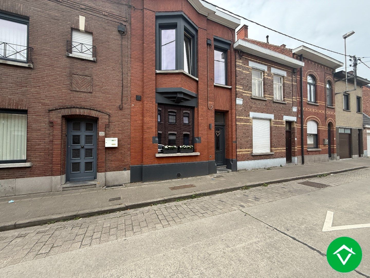 Prachtig gerenoveerde rijwoning nabij het centrum met 3 slaapkamers, tuin en garage te Roeselare foto 18