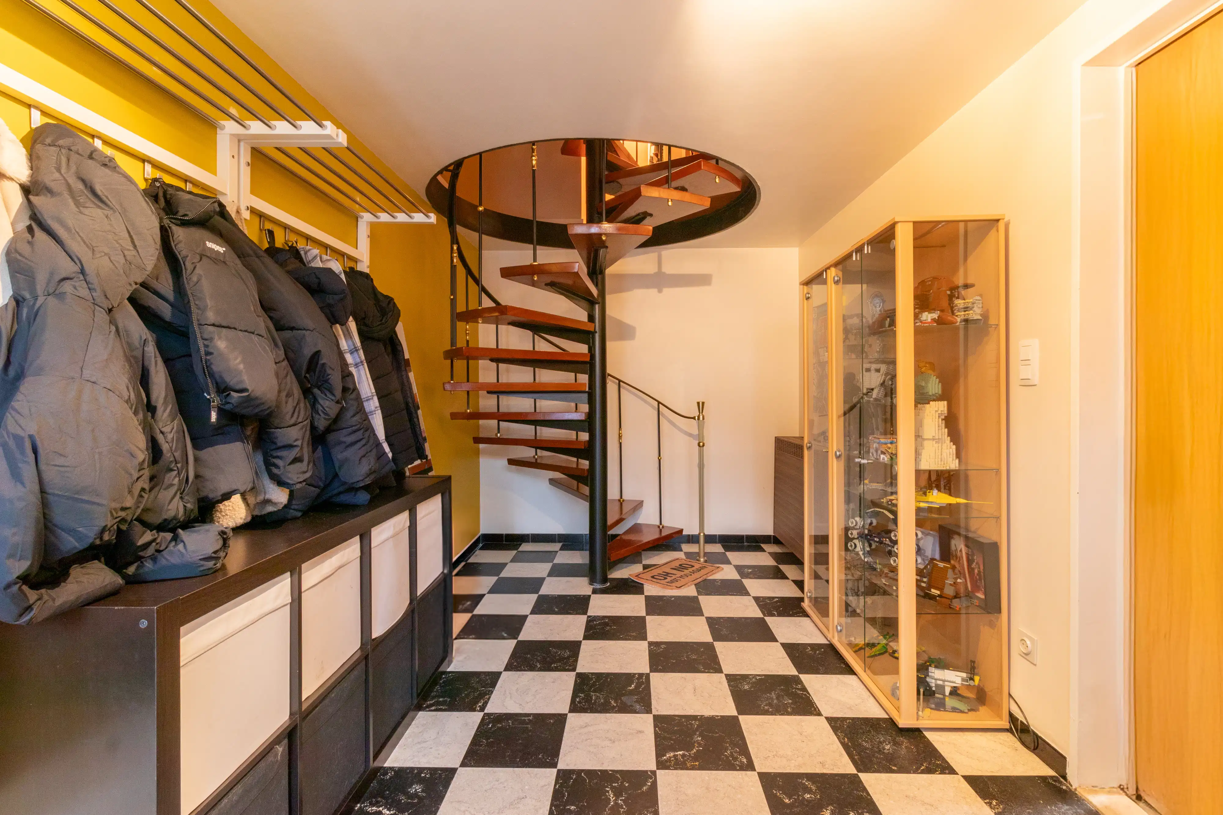 Bel-etage woning met zes slaapkamers en tuin foto {{pictureIndex}}