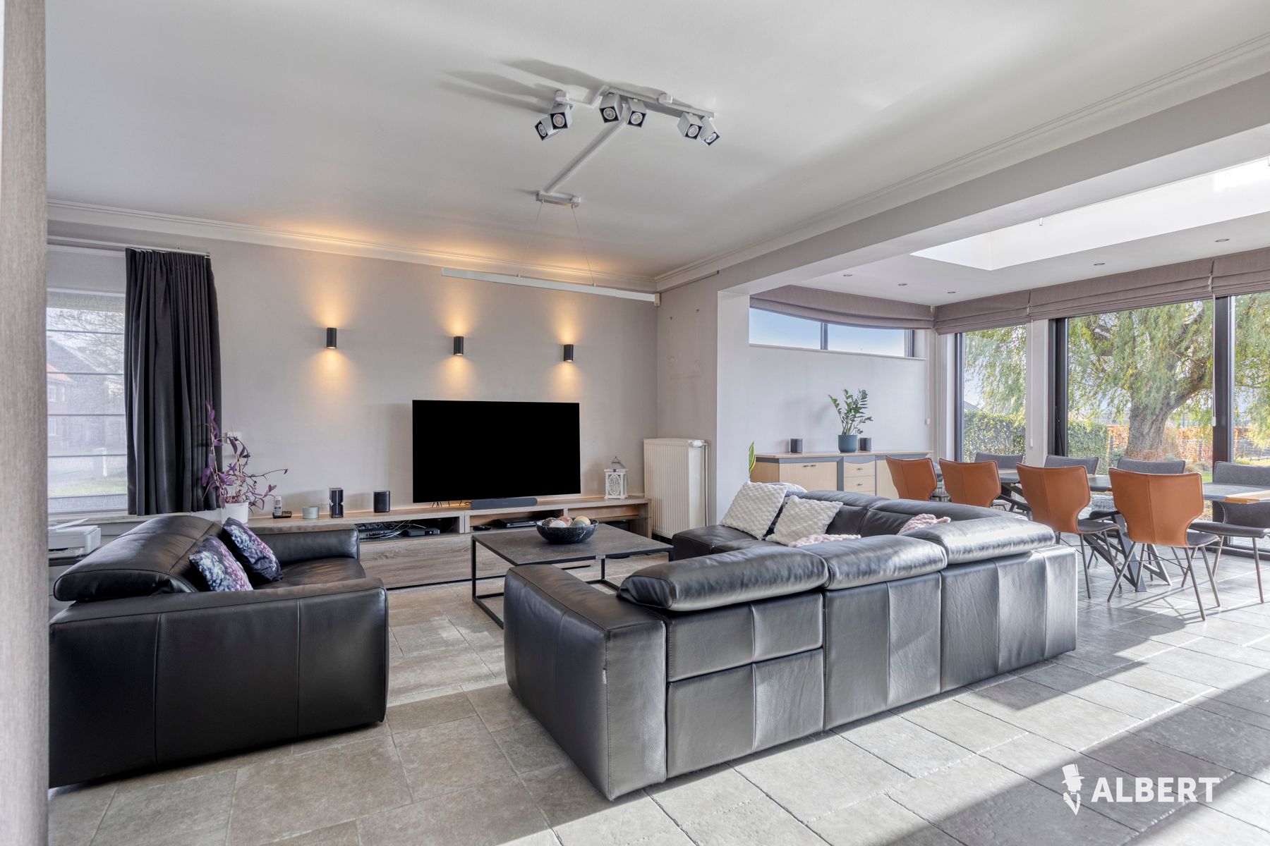 Instapklare woning met 4 slaapkamers en zuigerichte tuin foto 6