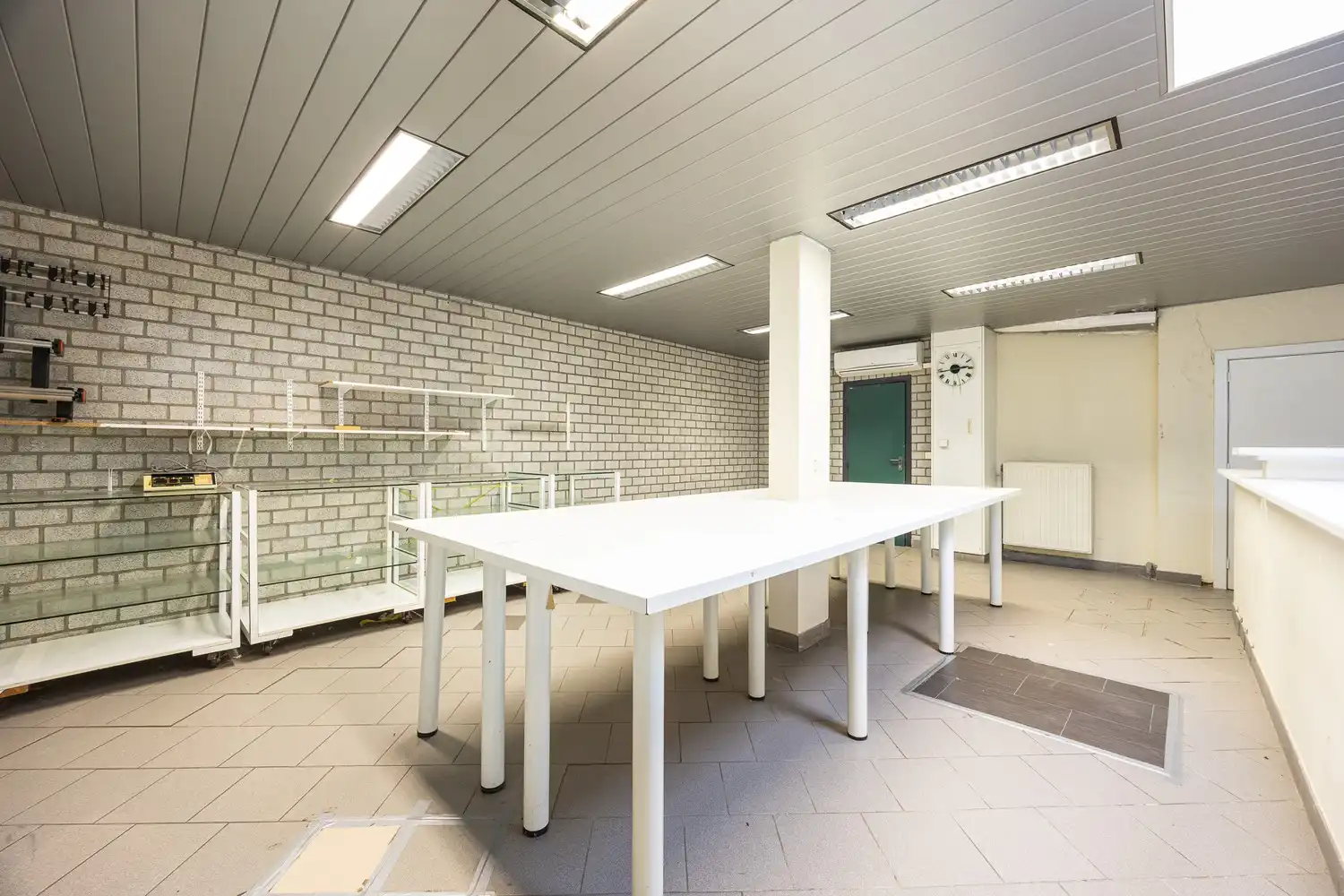 Ruim en veelzijdig handelsgelijkvloers op toplocatie foto 11