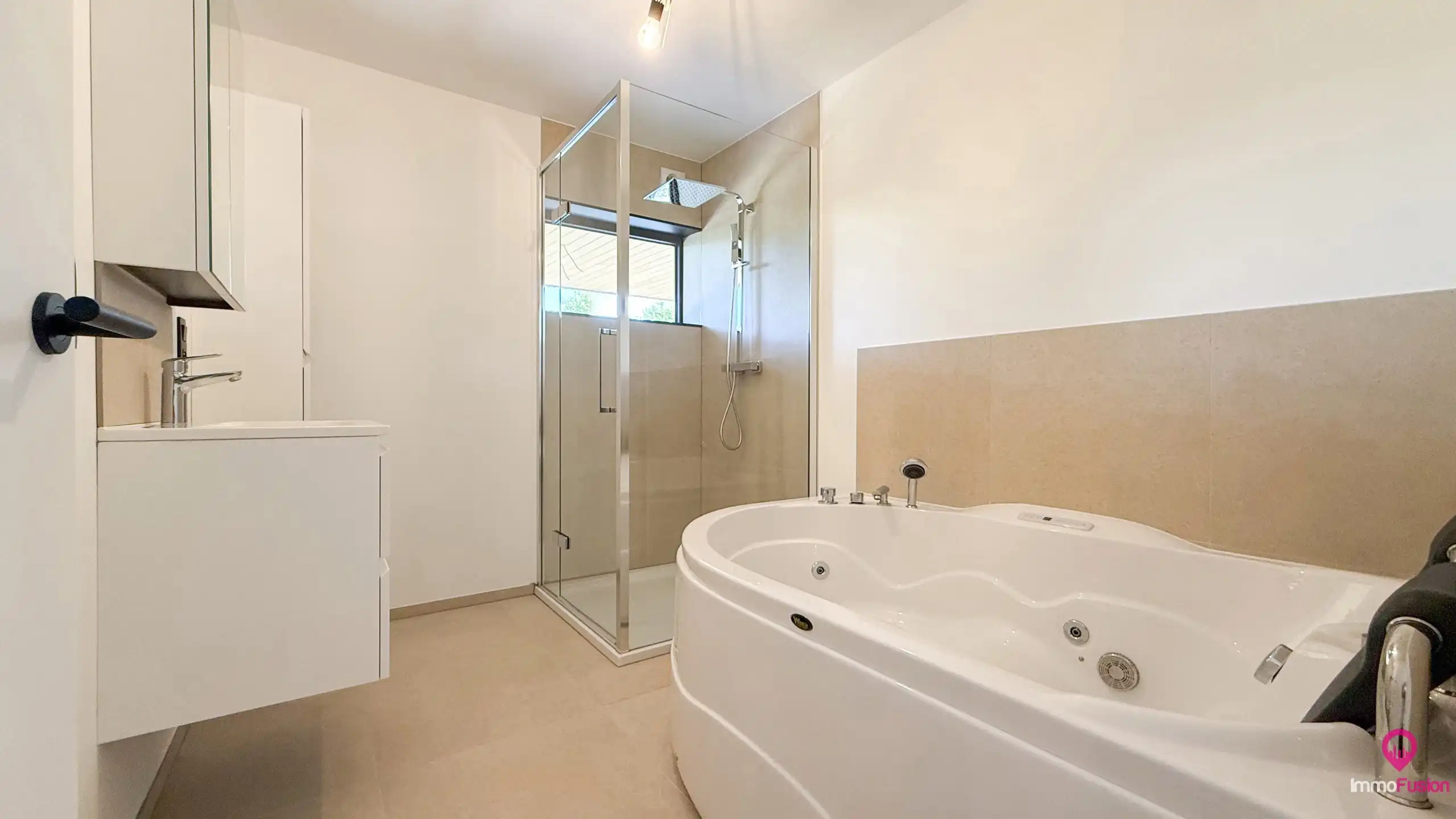 Totaalgerenoveerde, instapklare woning met 3 slpks te Zolder foto 32