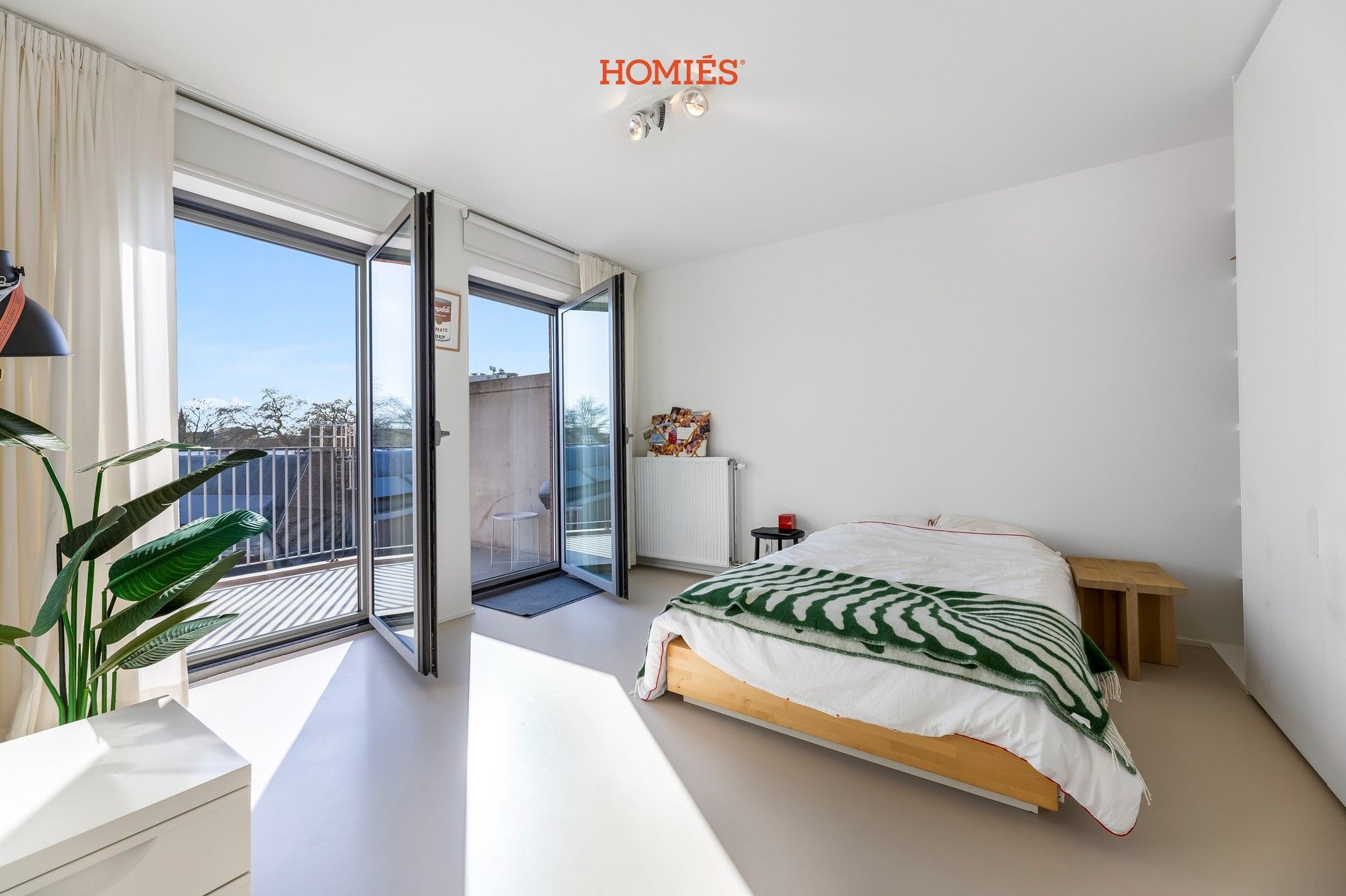 Ruim appartement met 3 slpk, riant terras en autostaanplaats foto 3
