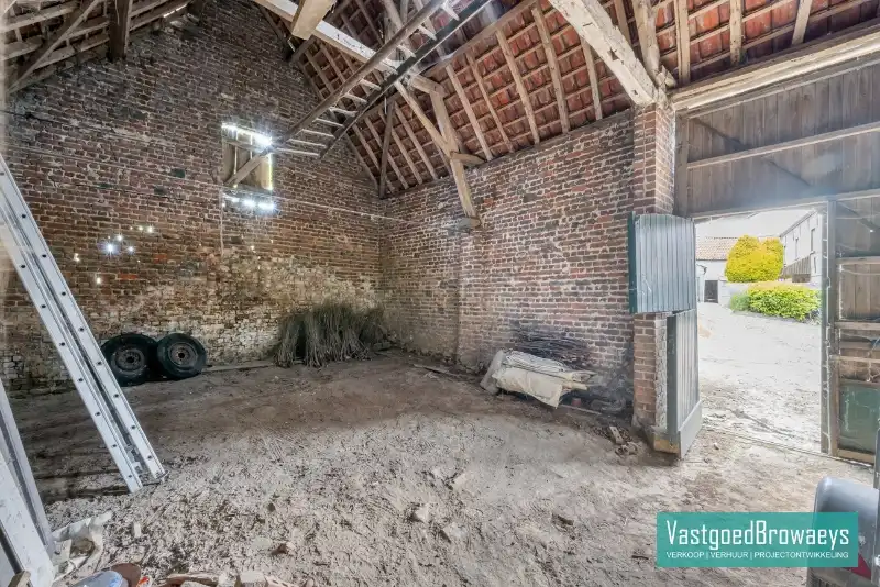 Authentieke hoeve met bijgebouwen en aangename tuin midden in een oase van groen foto 8