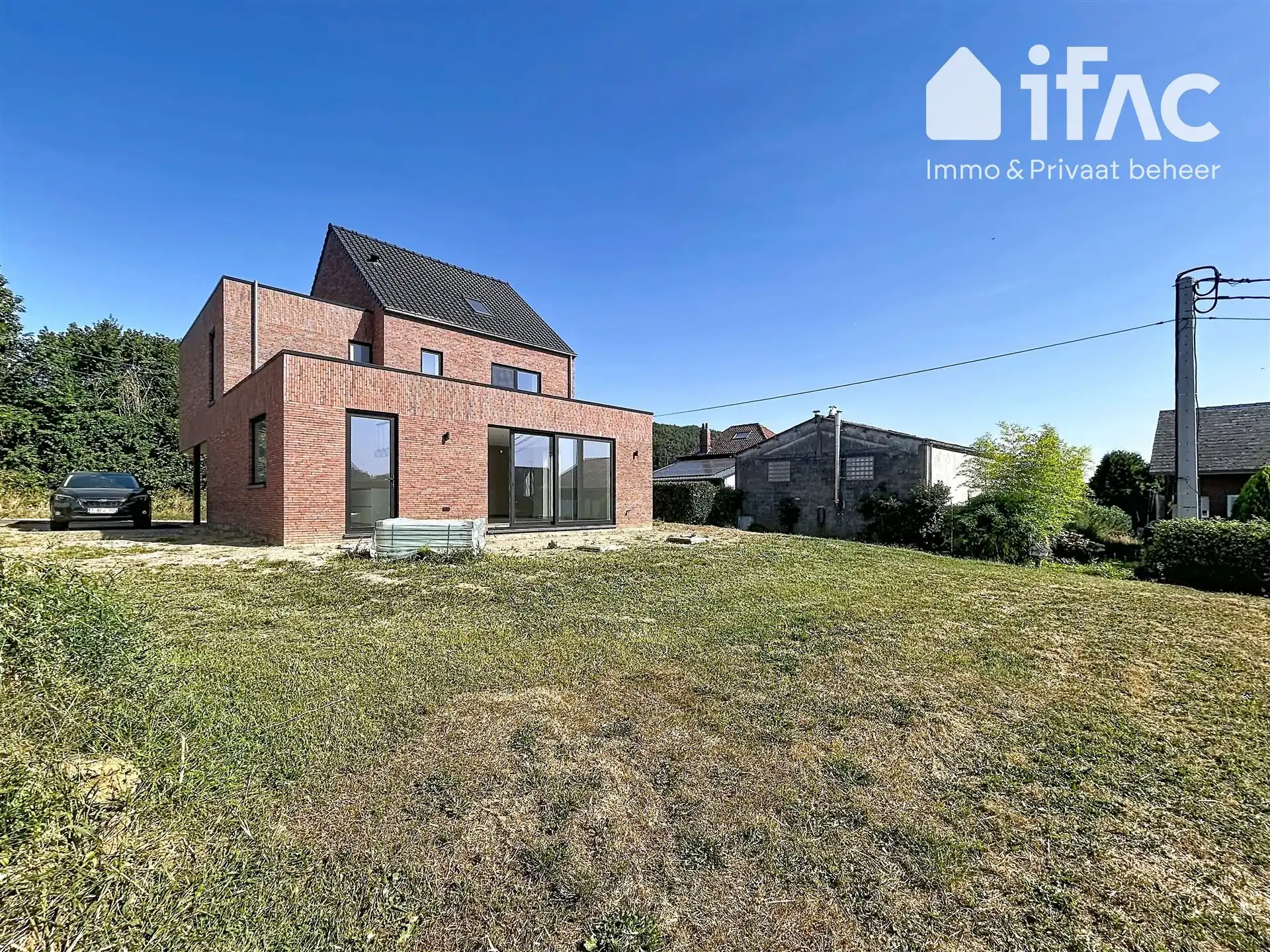 Rustig gelegen volledig gerenoveerde woning foto {{pictureIndex}}