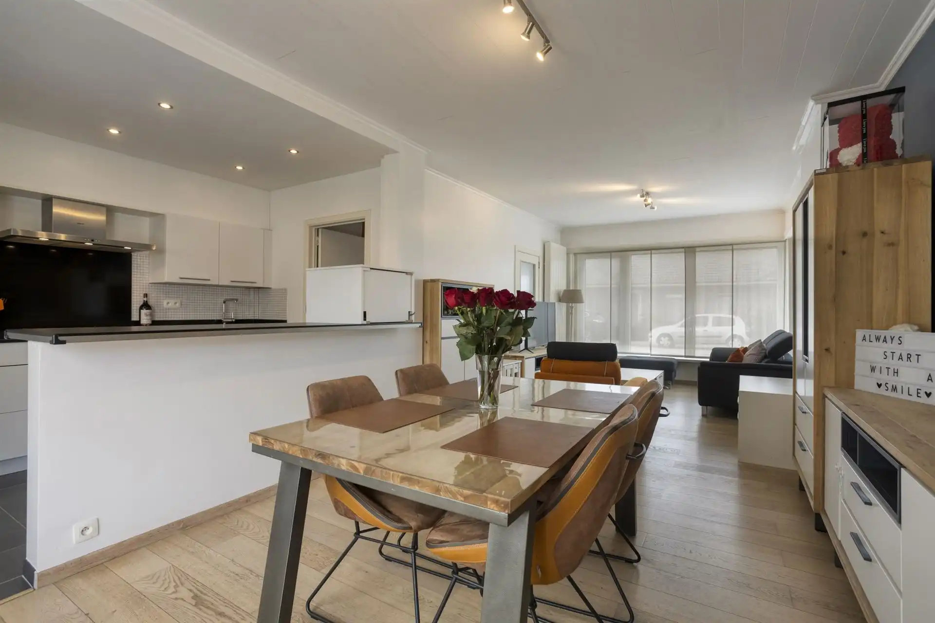 Halfopen bebouwing met 2 (mog. 3) slaapkamers en garage.  foto 5