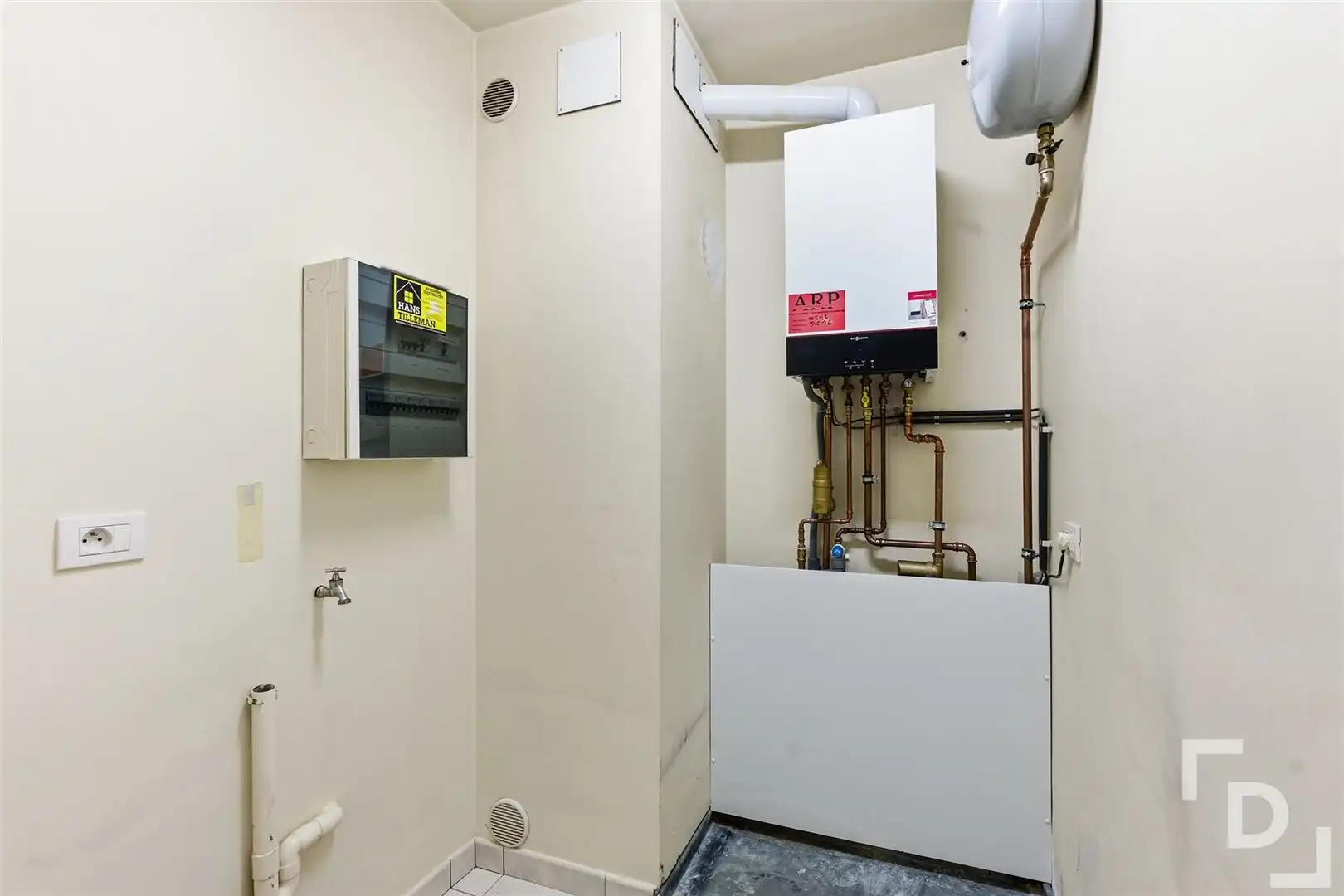 Appartement met 2 slaapkamers en garage te koop in centrum Poperinge. foto 15