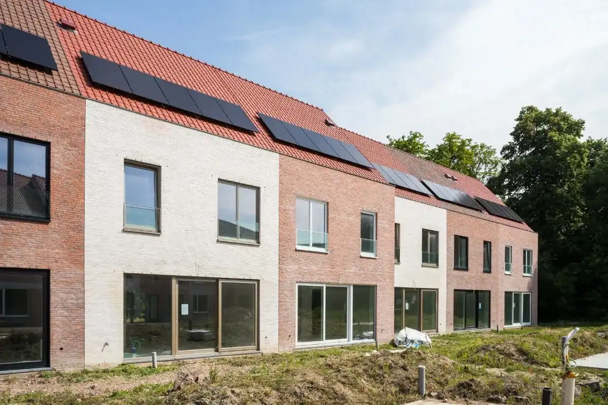 Energiezuinige halfopen bebouwing op een unieke locatie foto 3