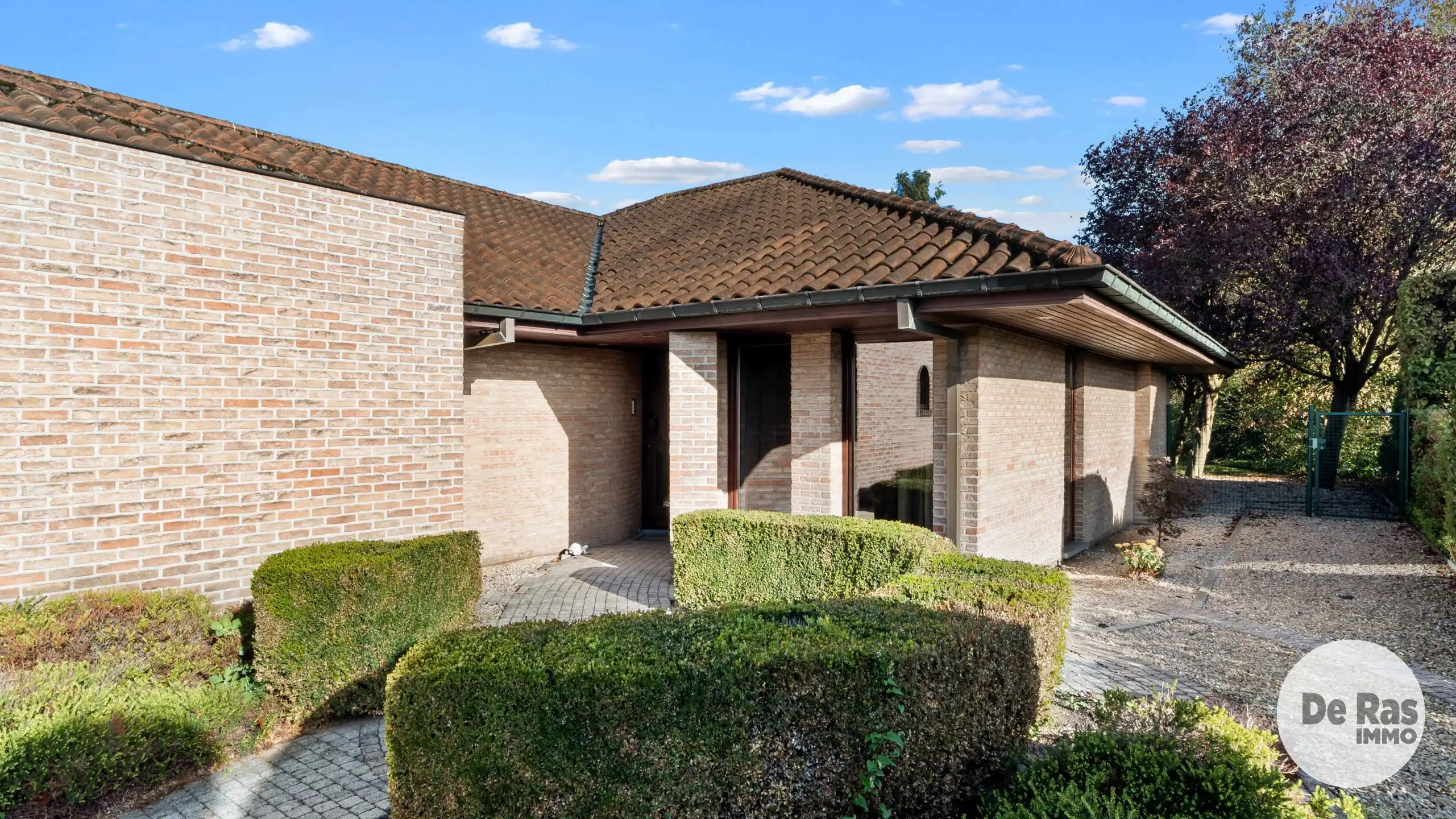 LAARNE - Karaktervolle villa met binnenzwembad op perceel van 42 are foto 4