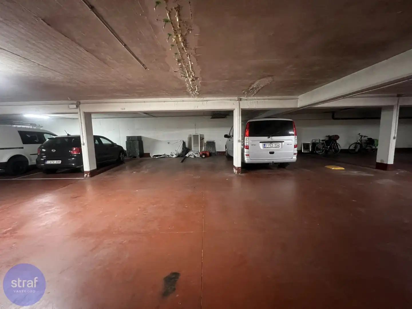 3 Ruime autostaanplaatsen te koop (Per stuk) foto 2