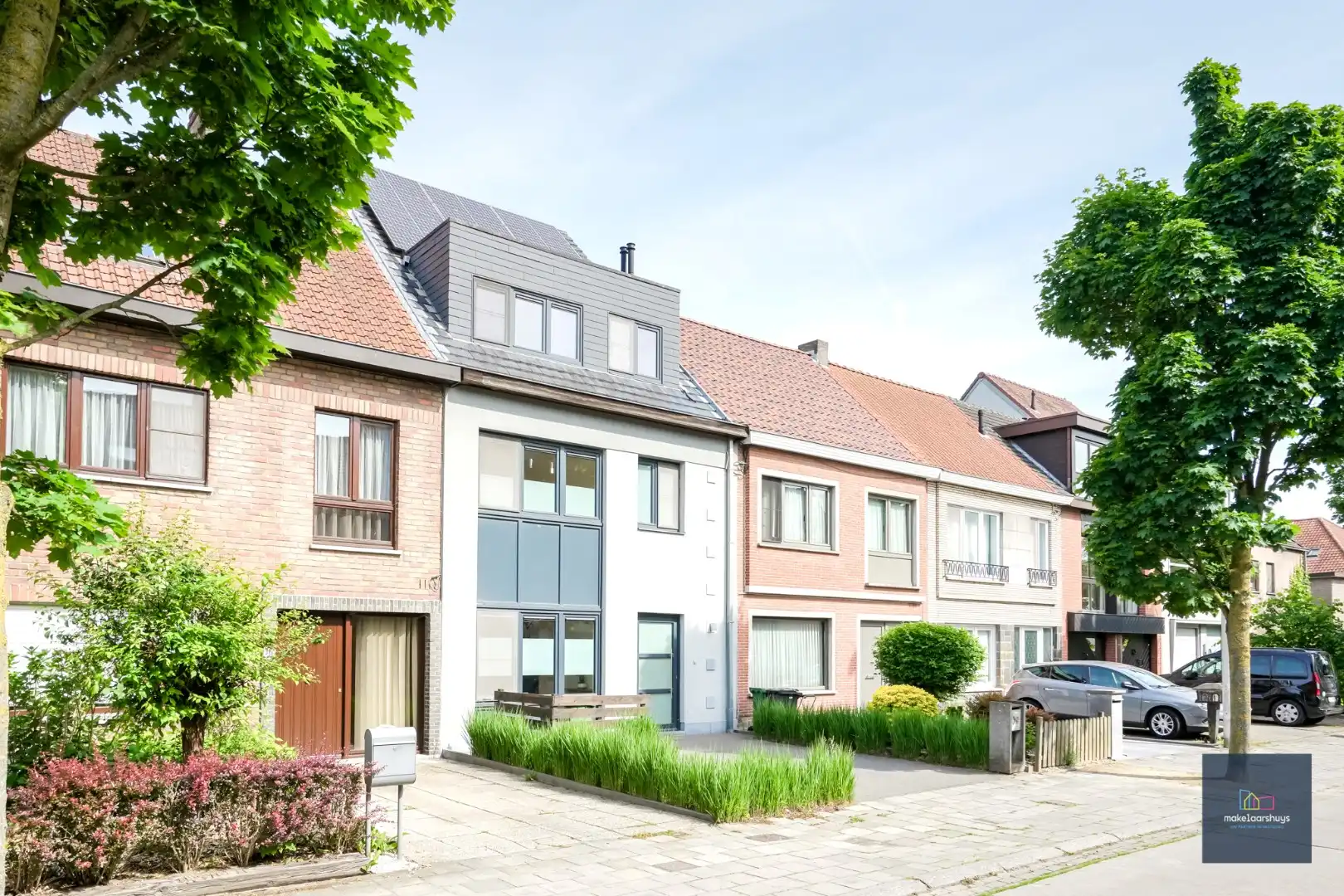 Topper : Ruime gezinswoning met 5 slaapkamers en tuin foto {{pictureIndex}}