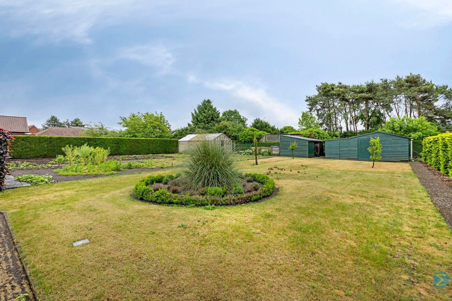 Instapklare laagbouwwoning op perceel van 1903m² foto 2
