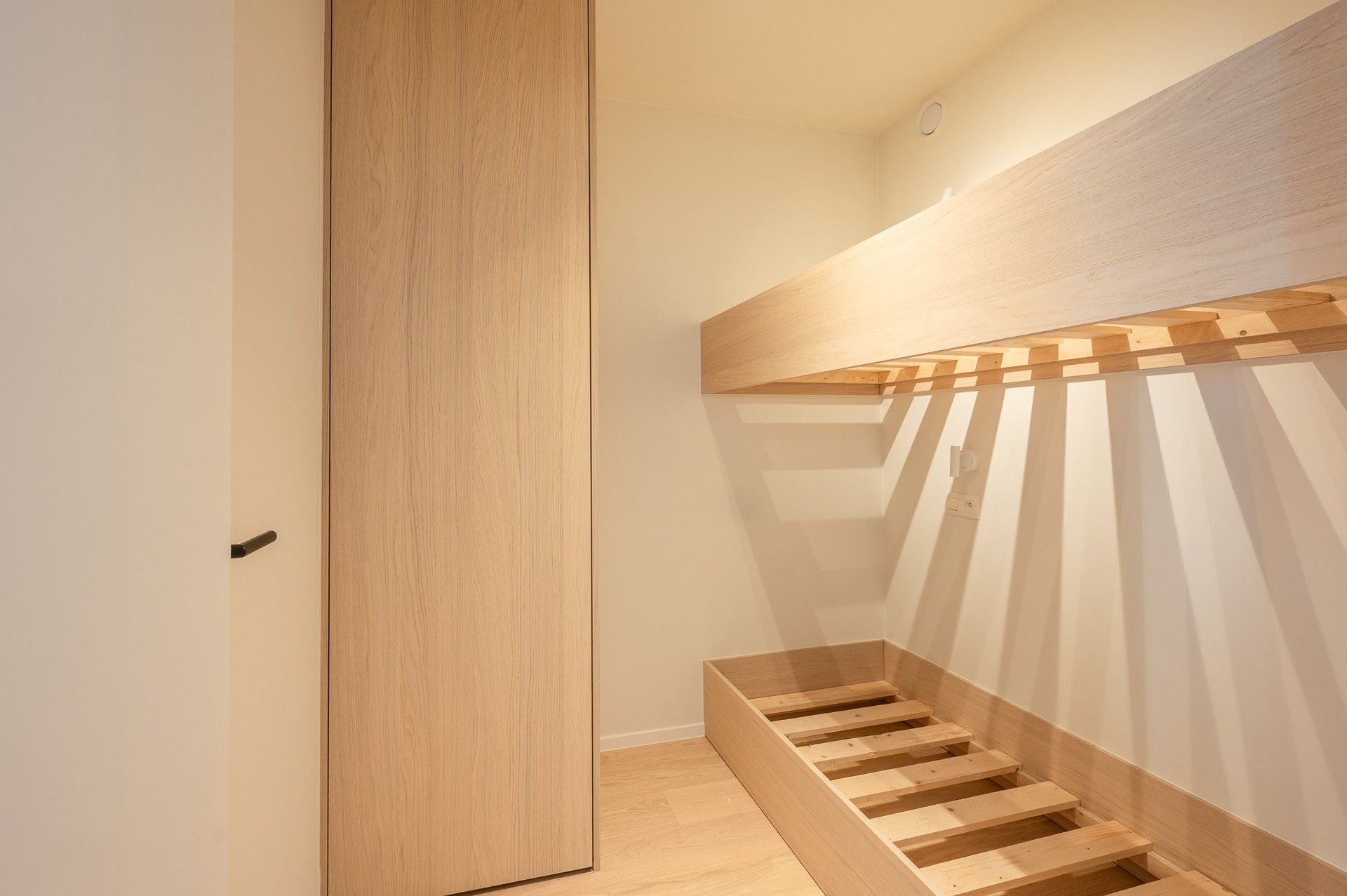 Luxueus gerenoveerd appartement met frontaal zeezicht in Heist foto 14