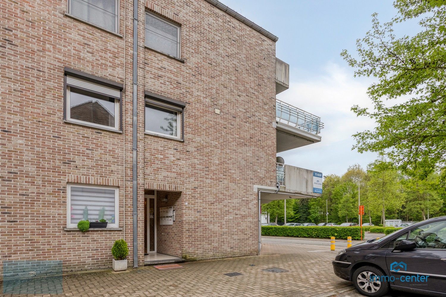 Lichtrijk en Instapklaar Appartement (150 m²) met 3 Slaapkamers en 2 Ondergrondse Parkeerplaatsen in Genk foto 3