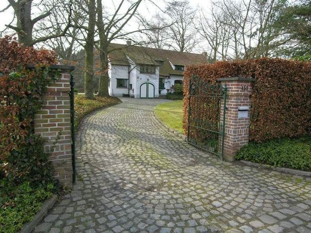 Ruime landelijke villa met prachtige tuin foto 2